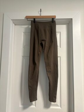 AMPLIFY MID RISE LEGGING
Women's Seamless Scrunch Legging